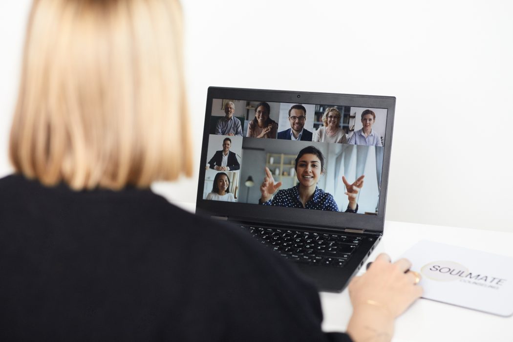 Dr. Janine Hagen beim virtuellen Peer Counseling