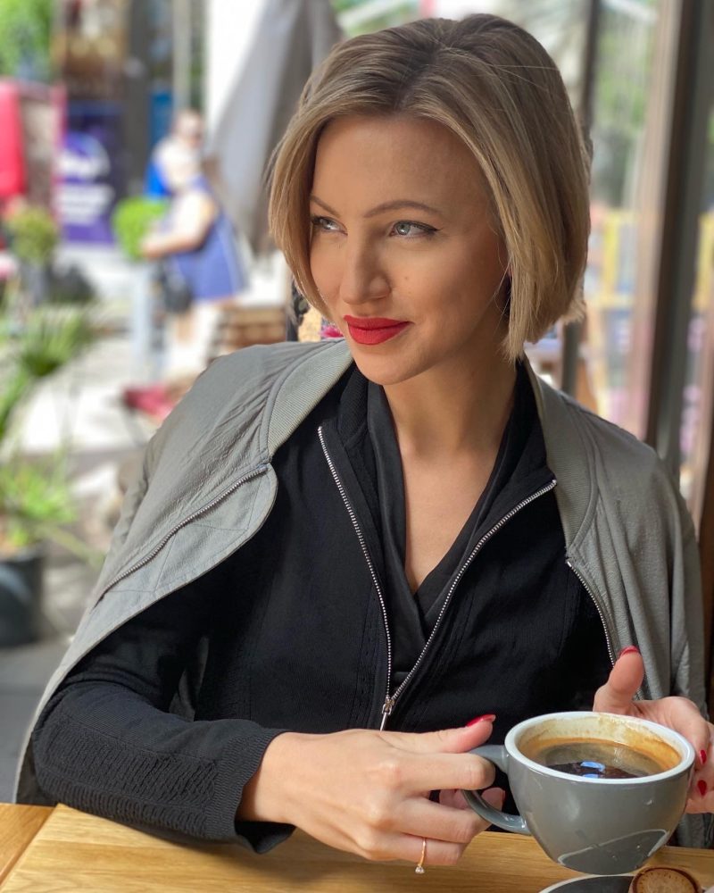 Lea Ernst_ Classy Confidence